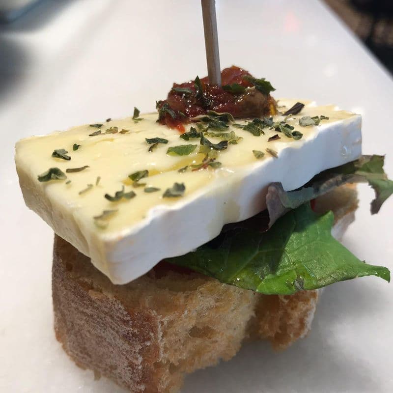 Brie con pomodoro secco